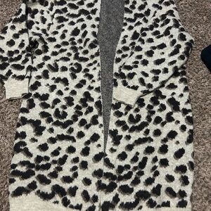 H&M Textured Knit Sweater in Black and Cream